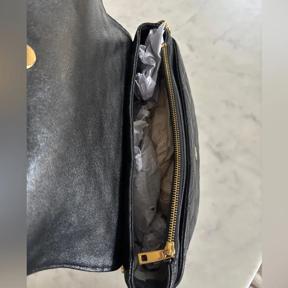 Marc Jacobs Black Quilted Shoulder Bag with Gold Chain - Picture 8 of 16